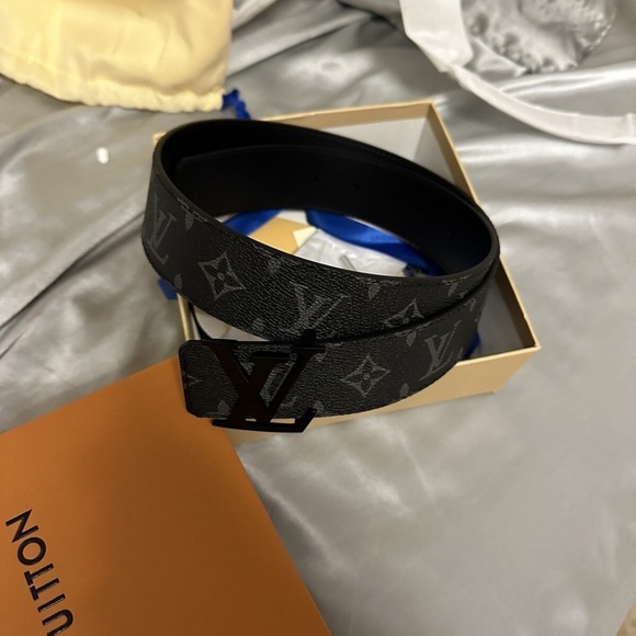 Lv belt ONLY 1 black and gold - Picture 1 of 3